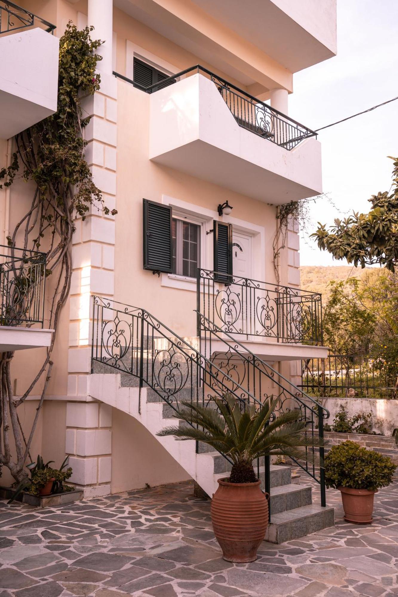 Chrisanthi Apartments Sívota Buitenkant foto