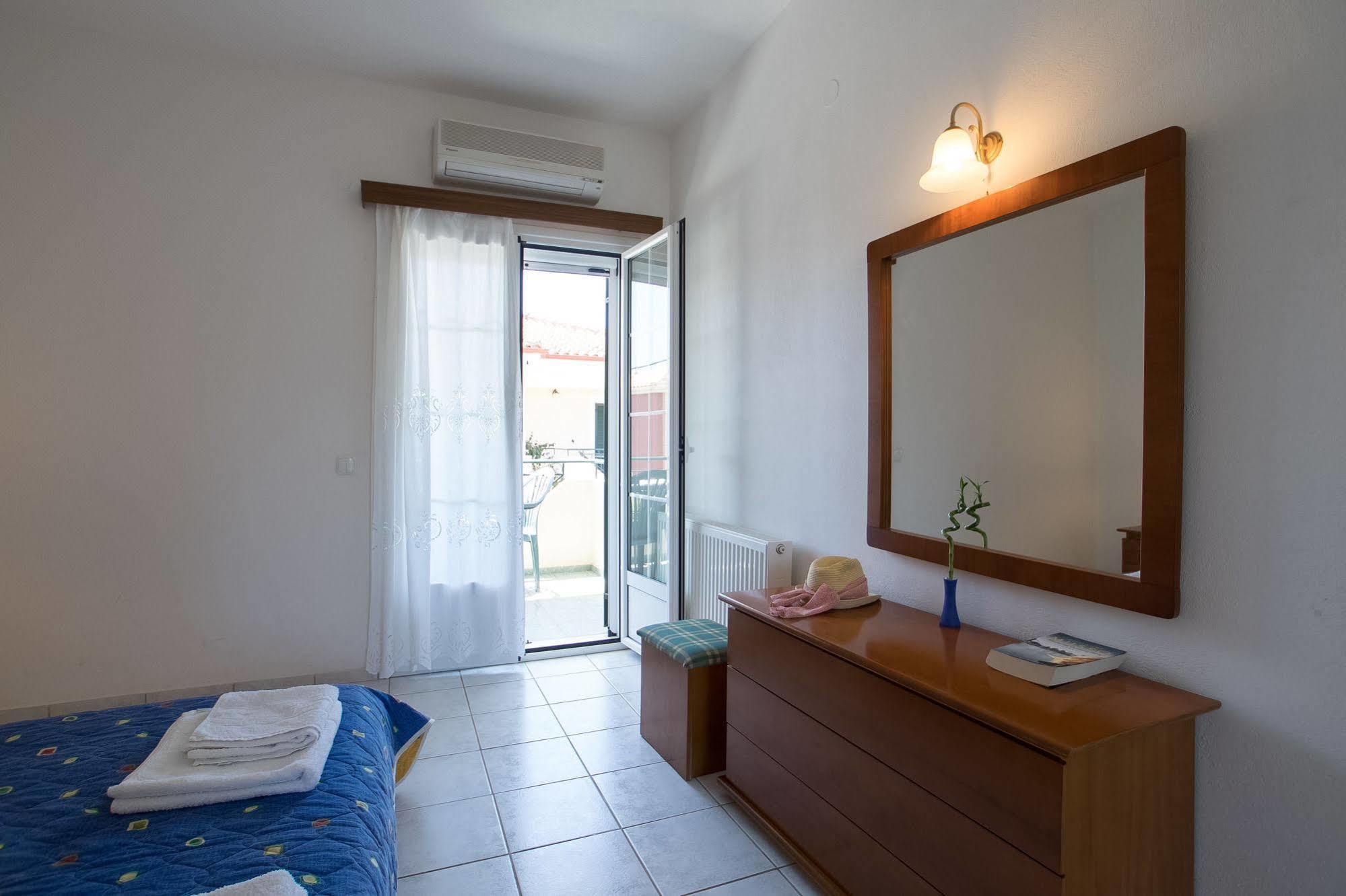 Chrisanthi Apartments Sívota Buitenkant foto