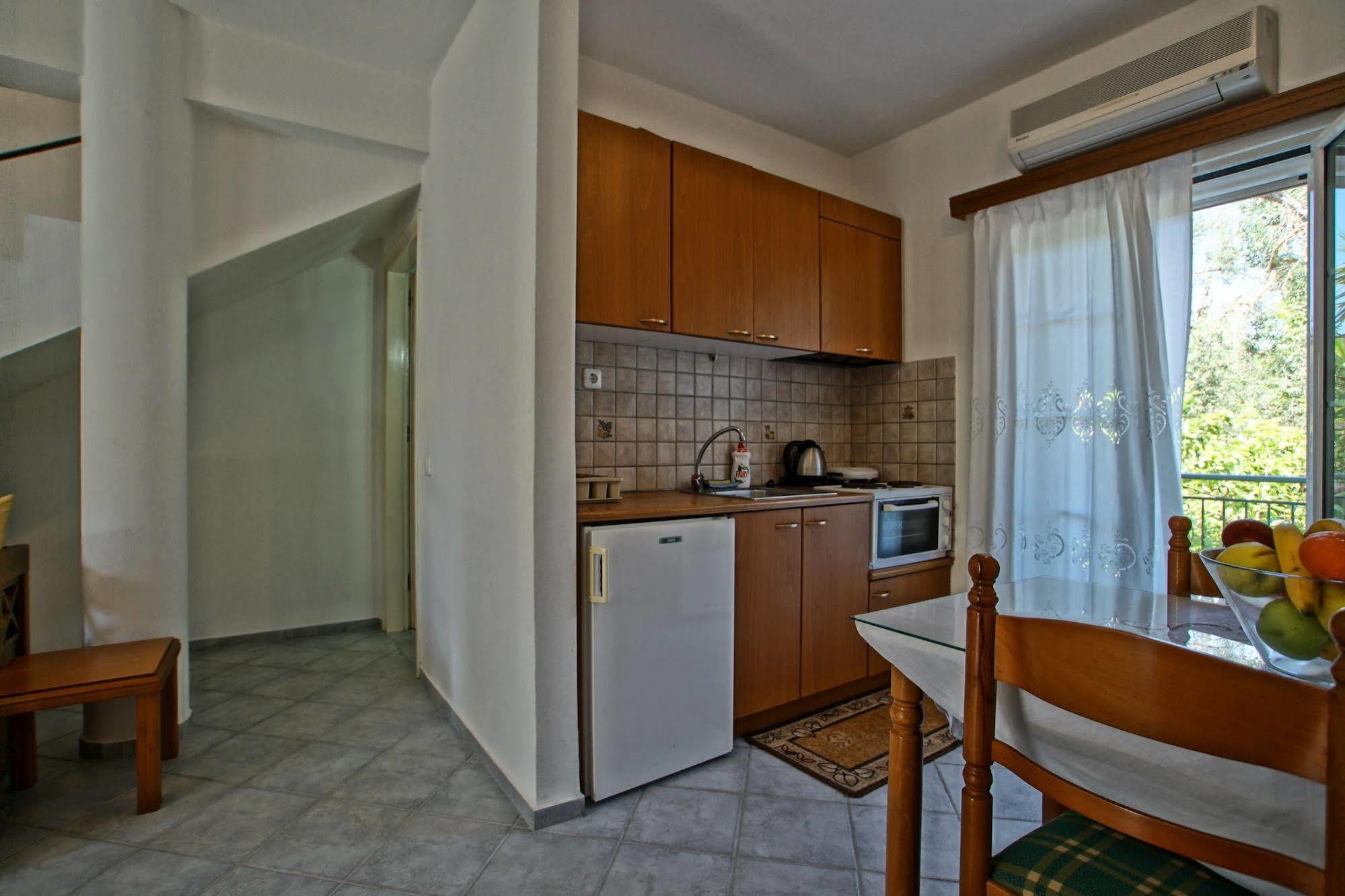 Chrisanthi Apartments Sívota Buitenkant foto