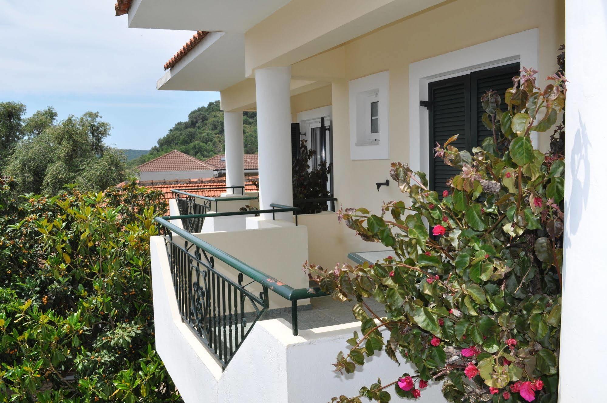 Chrisanthi Apartments Sívota Buitenkant foto