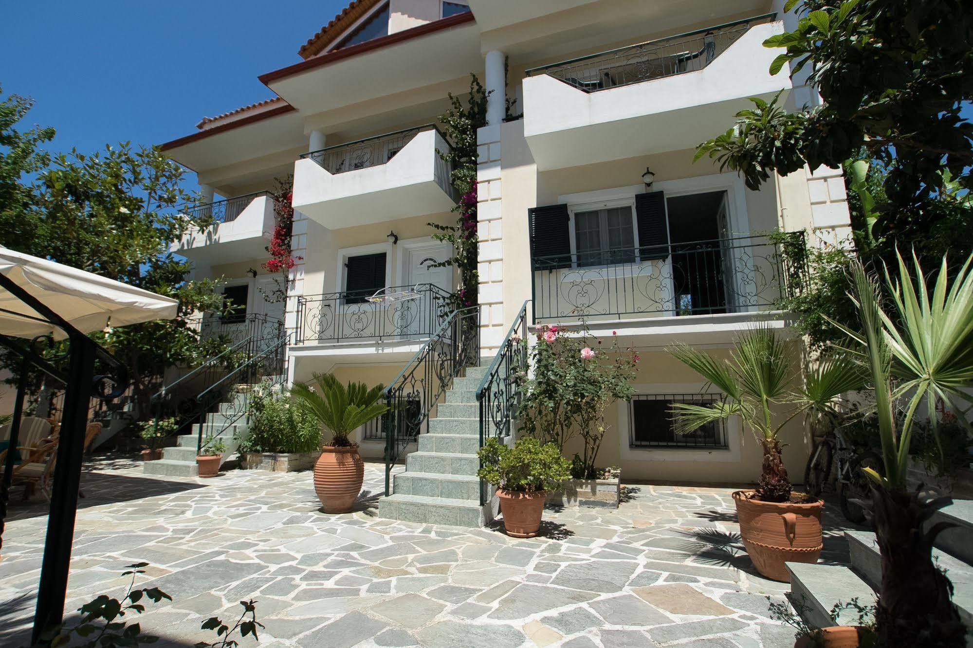 Chrisanthi Apartments Sívota Buitenkant foto